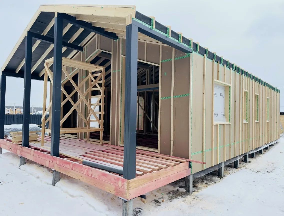 Утепление каркаса дома OSB-плитами, вид с террасы